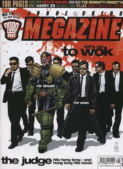 Judge Dredd Megazine IV 210 - 100 Pages - Thick - Black Suits - Badge - Mr Woo