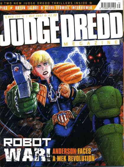 Judge Dredd Megazine IV 257 - Red Eyes - Lazer Gun - Badge - Robot War - A Mek Revolution